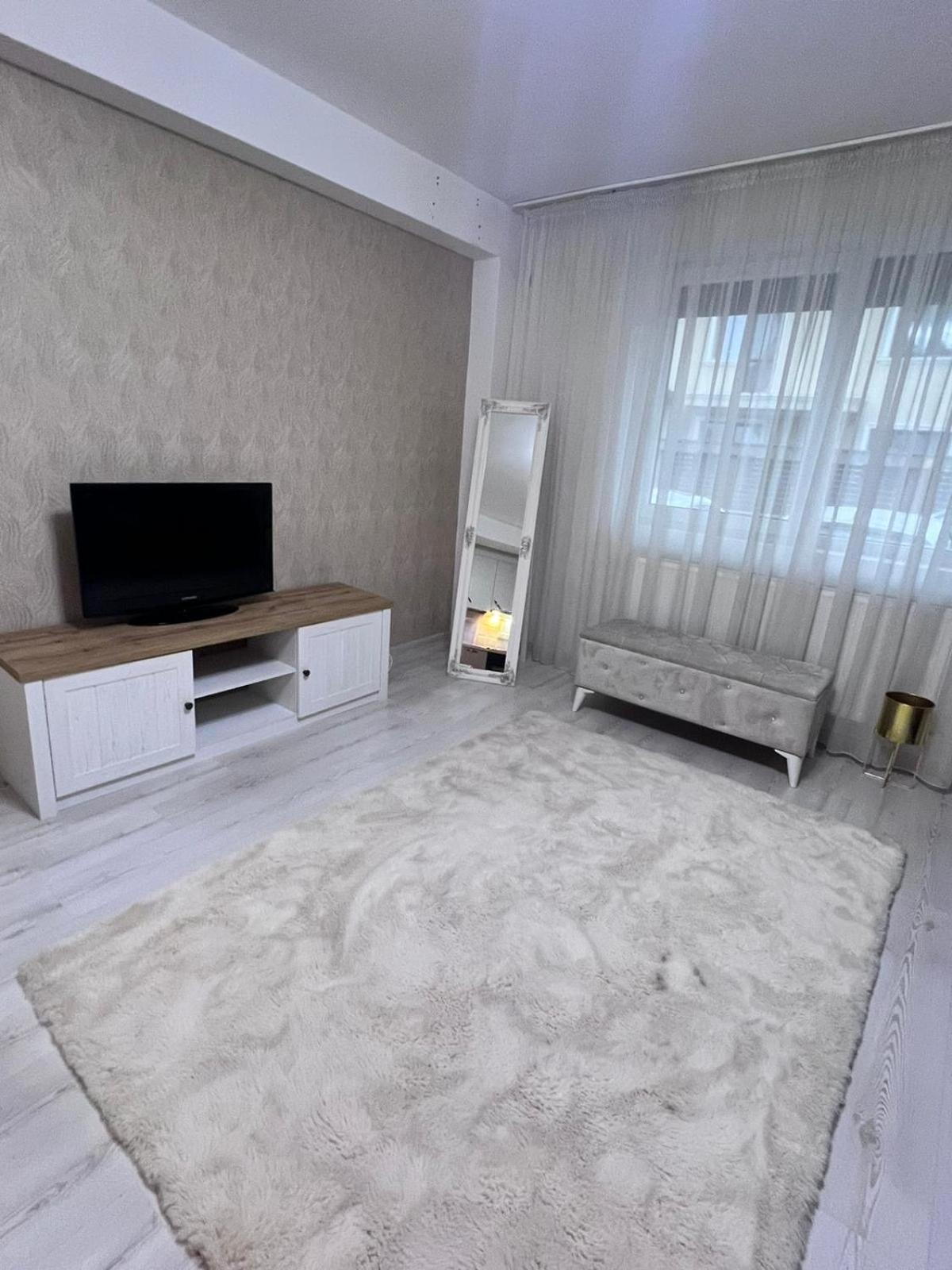 In Regim * Bucharest